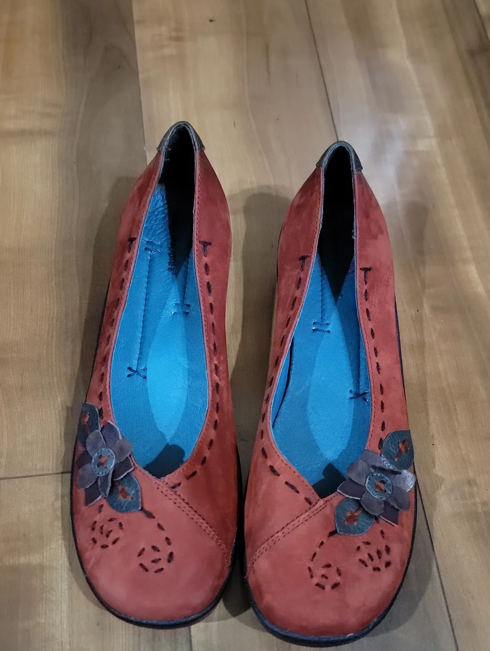 Hush Puppies Red Suede Floral Slip-On Flats with Blue Insole